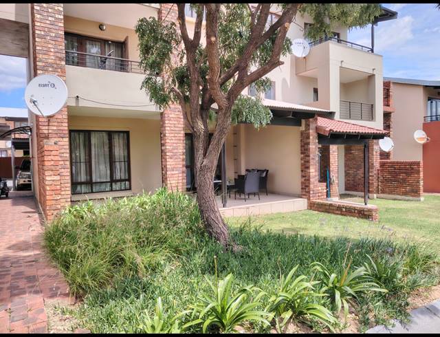 2 BEDROOM TOWNHOUSE FOR SALE IN VORNA VALLEY